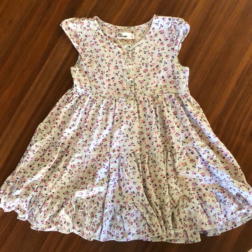 Adorable girls floral print dress.
